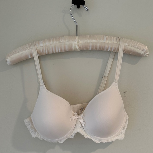 NWOT Chantelle Cream Lace Accent Bra - Picture 1 of 12